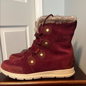 Sorel burgundy waterproof boots size 9 worn once